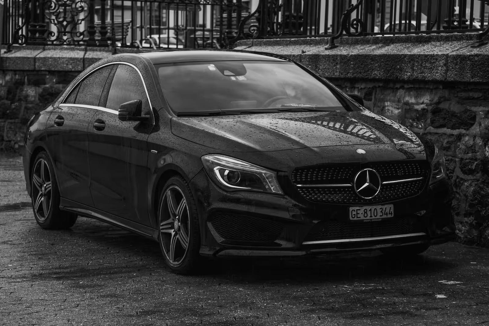 "Mercedes-Benz"in satışları 6% azaldı