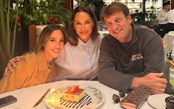Hülya Avşara keçmiş həyat yoldaşından sürpriz - FOTO Hülya Avşara keçmiş həyat yoldaşından sürpriz - FOTO