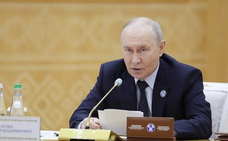 Putinin təyyarəsi Moskvaya eniş edə bilmir Putinin təyyarəsi Moskvaya eniş edə bilmir