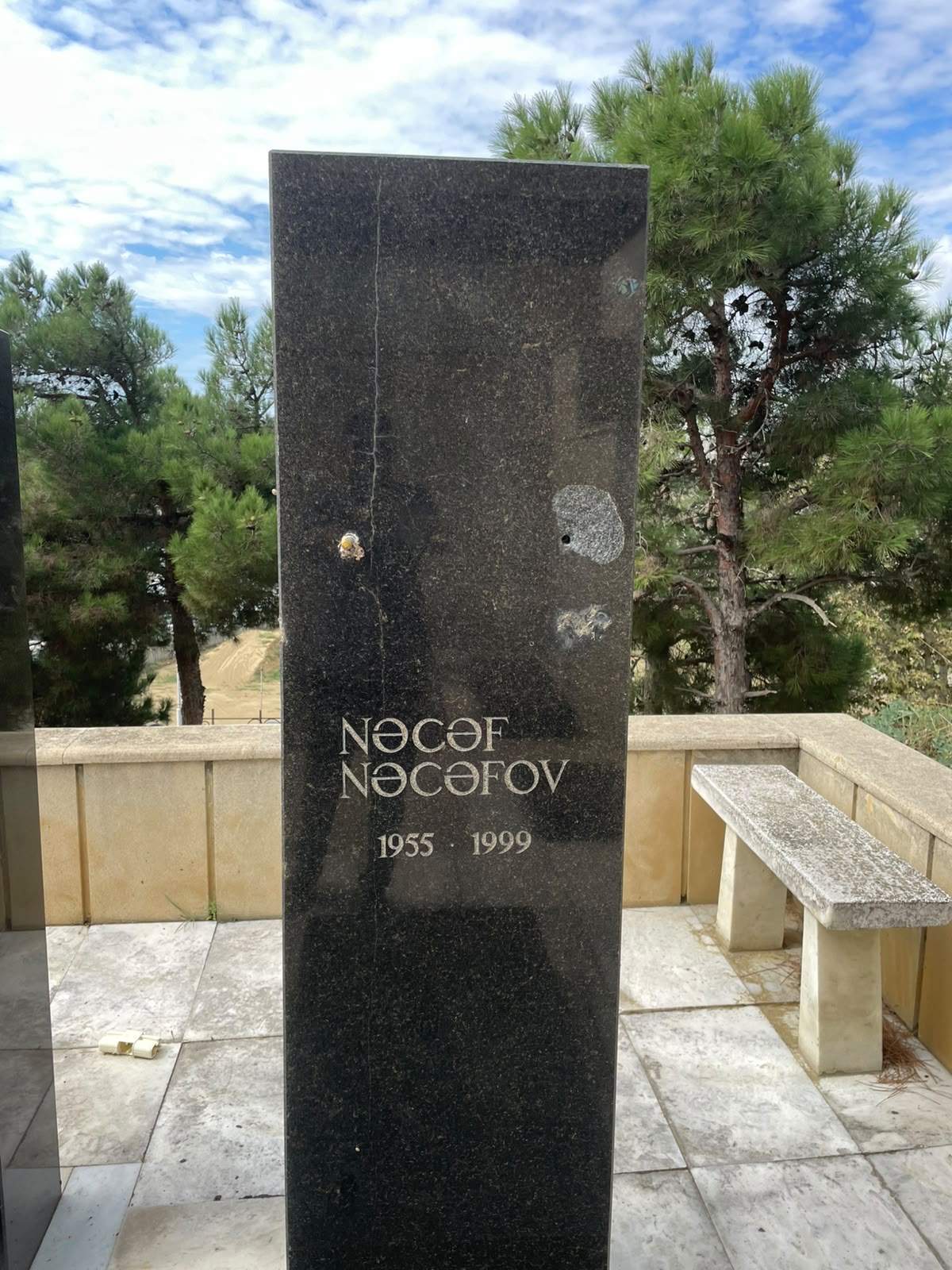 Nəcəf Nəcəfovun məzarı üzərindəki barelyef bərpa edildi - FOTO Nəcəf Nəcəfovun məzarı üzərindəki barelyef bərpa edildi - FOTO