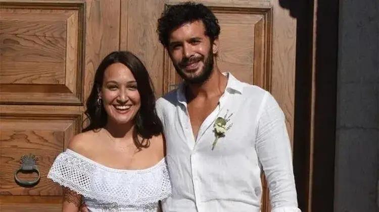 Gupse Özaydan Barış Arduça romantik jest