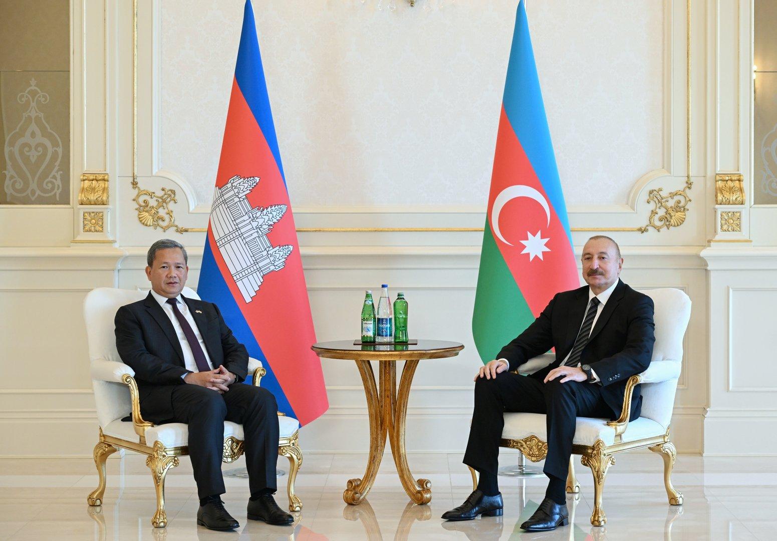 İlham Əliyevin Hun Manet ilə məhdud tərkibdə görüşü oldu