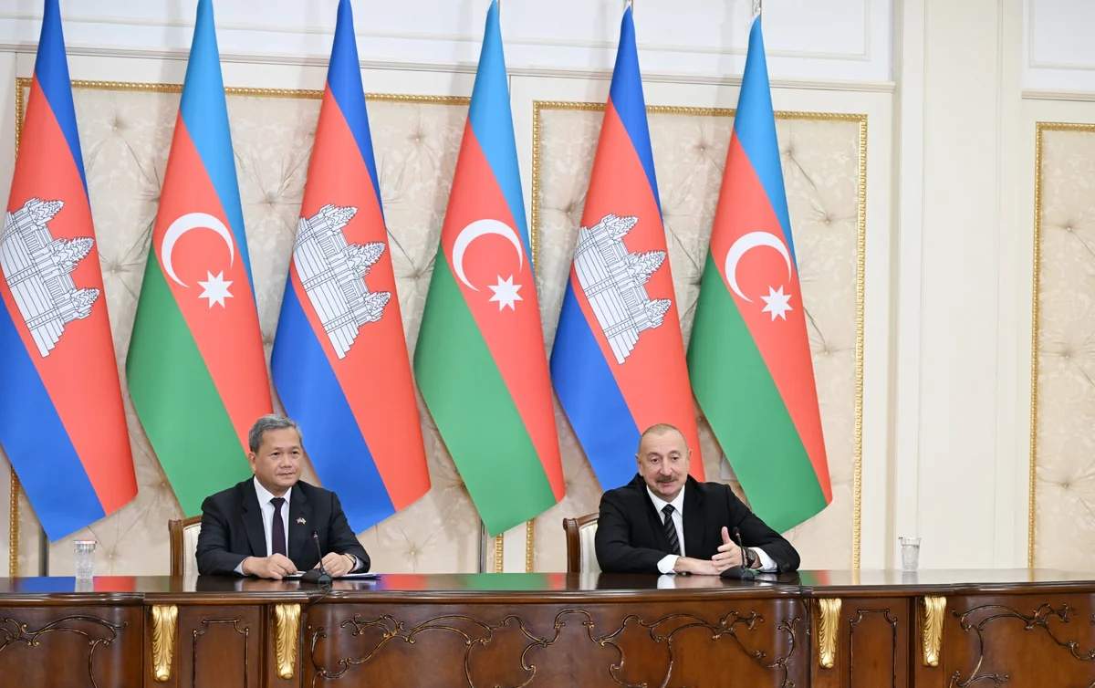İlham Əliyev: Azərbaycanda kambocalı tələbələrin təhsil alması ənənəsini bərpa etmək lazımdır İlham Əliyev: Azərbaycanda kambocalı tələbələrin təhsil alması ənənəsini bərpa etmək lazımdır