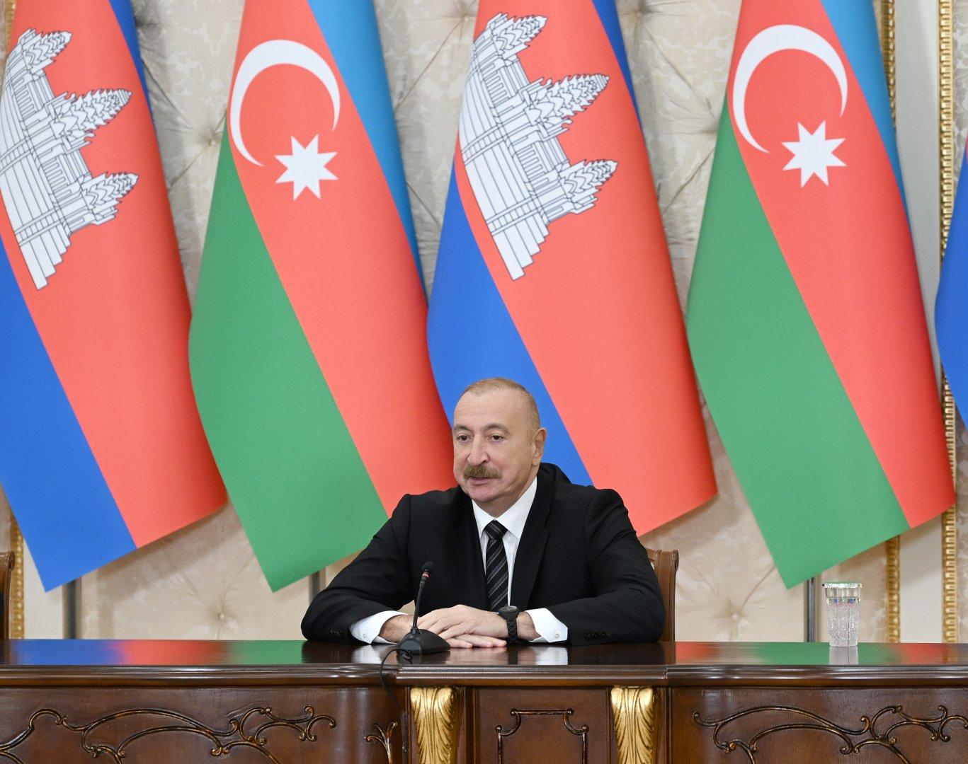 İlham Əliyev: Kamboca ilə beynəlxalq təşkilatlarda çox sıx əməkdaşlıq edirik