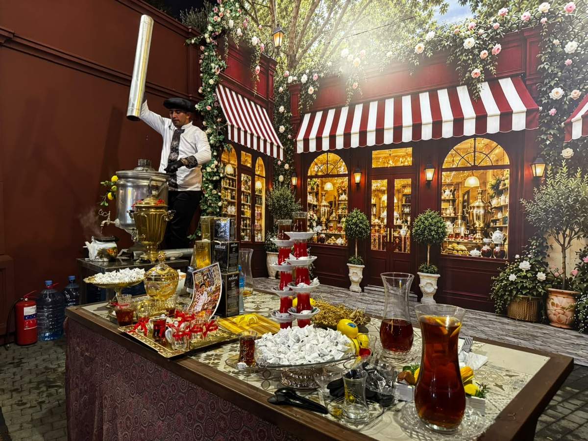 Samovarların qiyməti 50 manatdan başlayır: Çay Festivalından REPORTAJ Samovarların qiyməti 50 manatdan başlayır: Çay Festivalından REPORTAJ