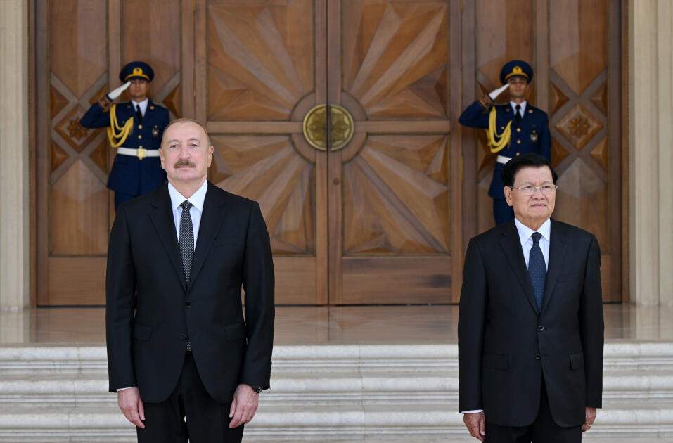 Laos Prezidentinin Bakıda rəsmi qarşılanma mərasimi olub Laos Prezidentinin Bakıda rəsmi qarşılanma mərasimi olub