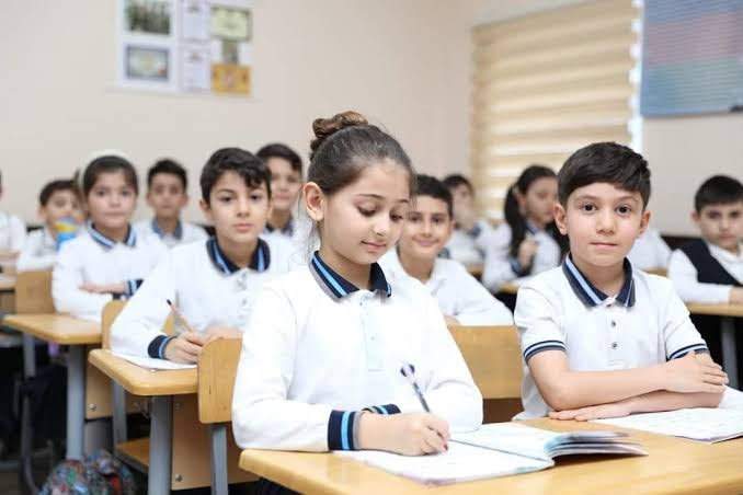 Məktəbli forması 3 ildən bir dəyişdirilə bilər Məktəbli forması 3 ildən bir dəyişdirilə bilər