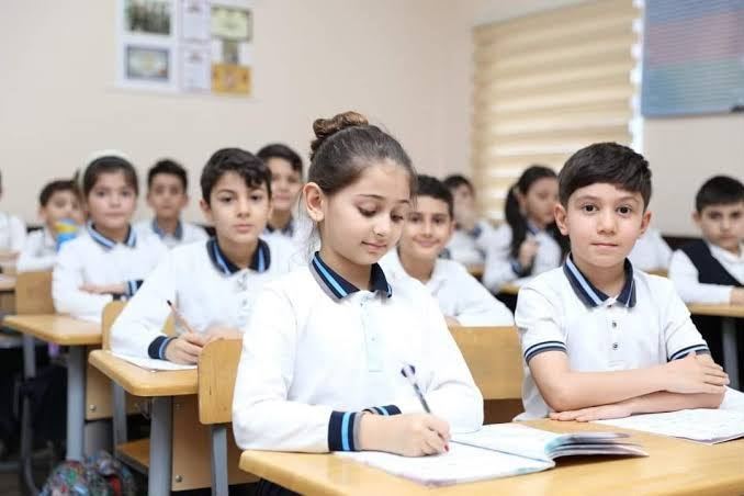 Məktəbli forması 3 ildən bir dəyişdirilə bilər Məktəbli forması 3 ildən bir dəyişdirilə bilər