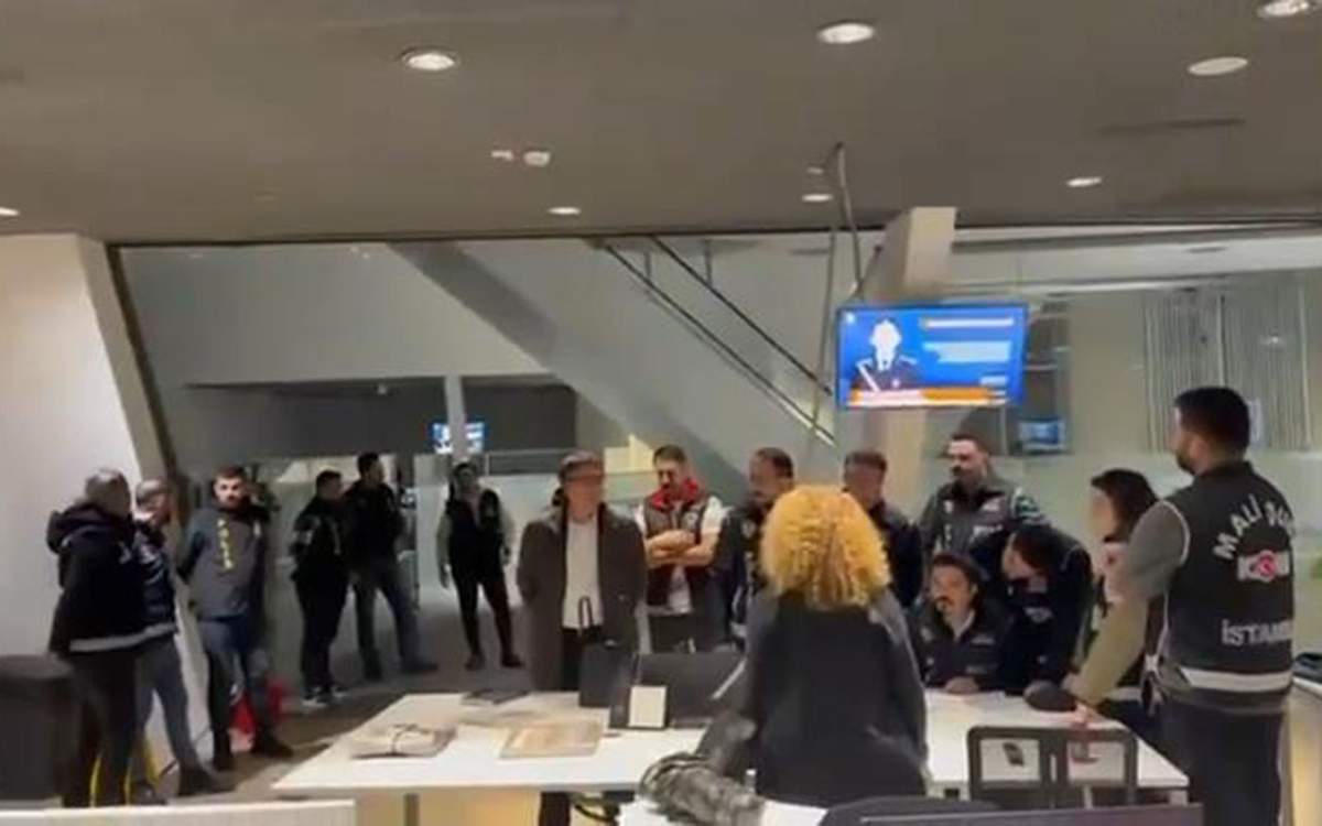 “Halk TV”də axtarış aparıldı, yayımı dayandırıldı “Halk TV”də axtarış aparıldı, yayımı dayandırıldı