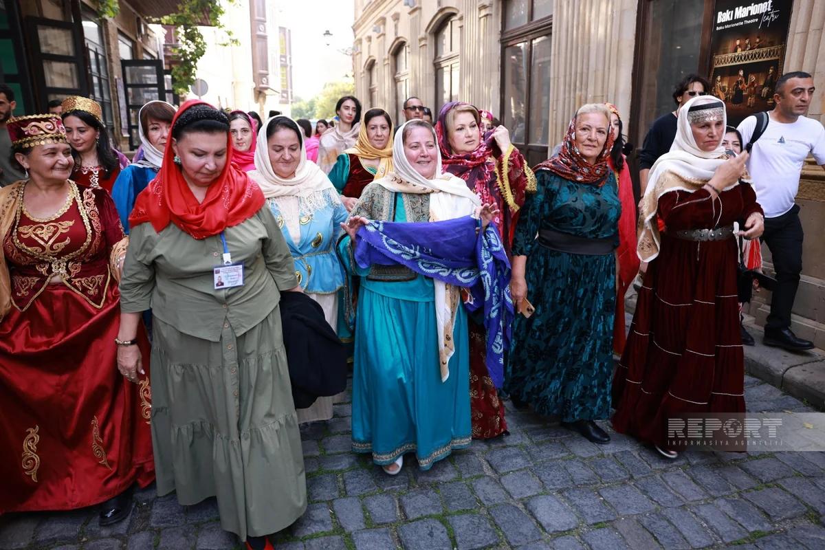Bakının mərkəzində kəlağayı ilə yürüş keçirildi - FOTOLAR
