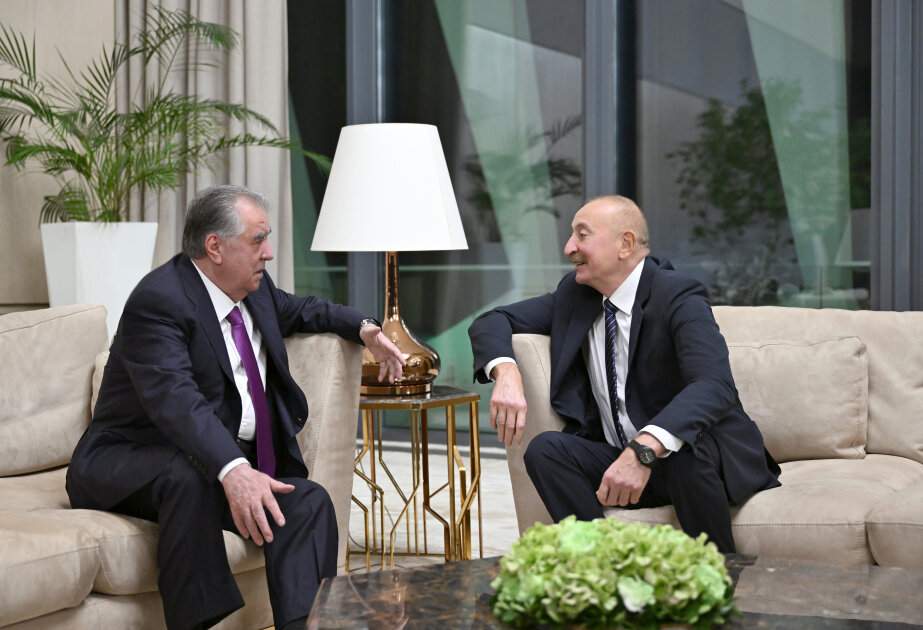 İlham Əliyev Tacikistan Prezidenti ilə görüşdü İlham Əliyev Tacikistan Prezidenti ilə görüşdü