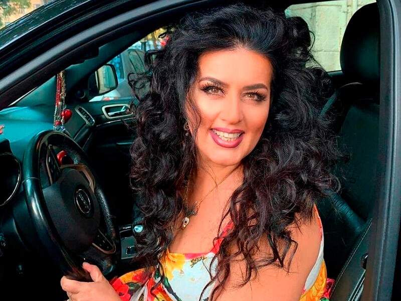 Elza başına quş yumurtası qoydu Elza başına quş yumurtası qoydu