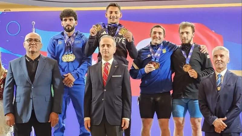 Azərbaycan ağırlıqqaldıranı Avropada 3 medal qazandı Azərbaycan ağırlıqqaldıranı Avropada 3 medal qazandı