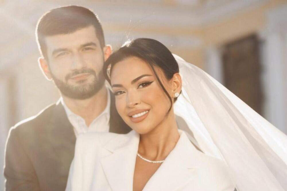 Razi qalmaqalla boşandığı ərininin fotosunu paylaşdı Razi qalmaqalla boşandığı ərininin fotosunu paylaşdı