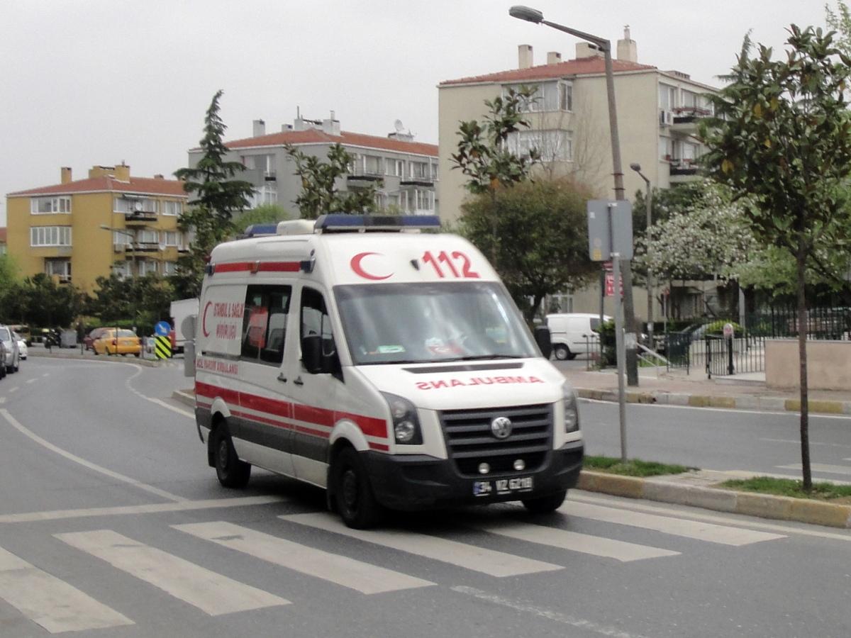 Avtobus yerüstü piyada keçidinə çırpıldı, 24 nəfər...