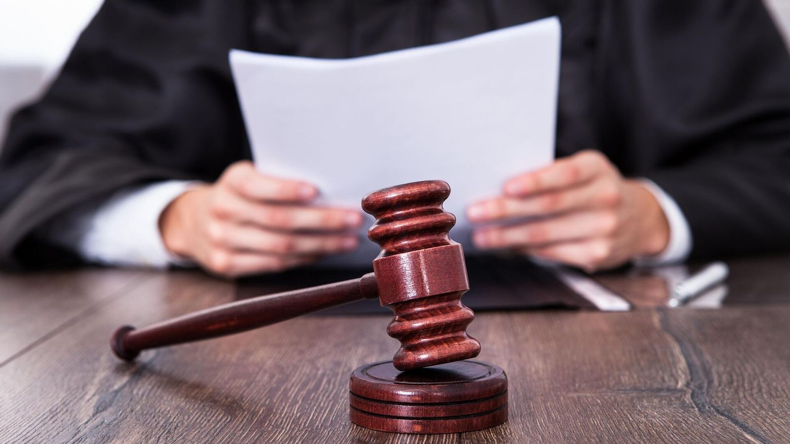 Qızını döydüyü üçün kürəkənini öldürən şəxsin cəzası 8 il endirilib Qızını döydüyü üçün kürəkənini öldürən şəxsin cəzası 8 il endirilib