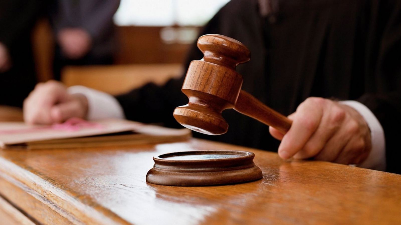 Bakıda kişi paltaryuyan maşına görə arvadını döydü Bakıda kişi paltaryuyan maşına görə arvadını döydü