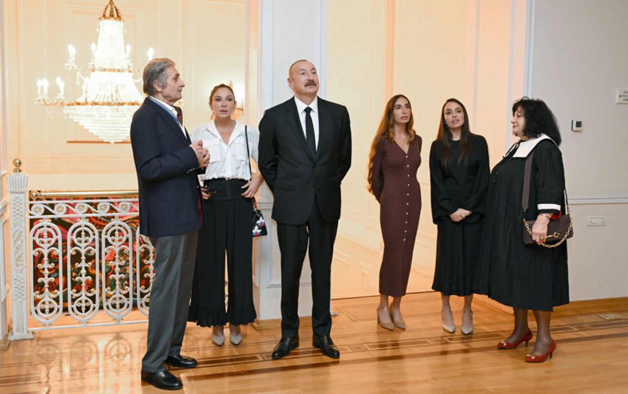 Prezident və ailə üzvləri sərgi ilə tanış oldu Prezident və ailə üzvləri sərgi ilə tanış oldu
