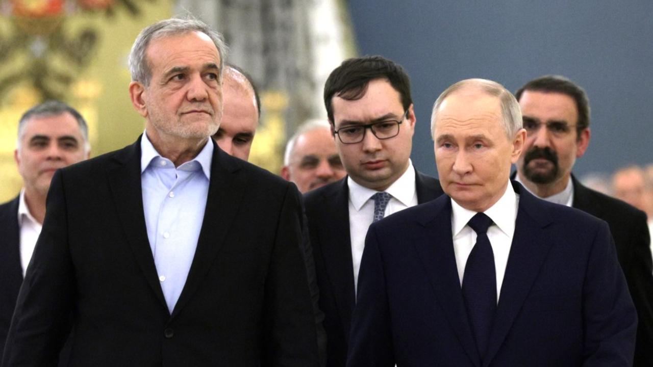 Putin Pezeşkianla görüşdü Putin Pezeşkianla görüşdü