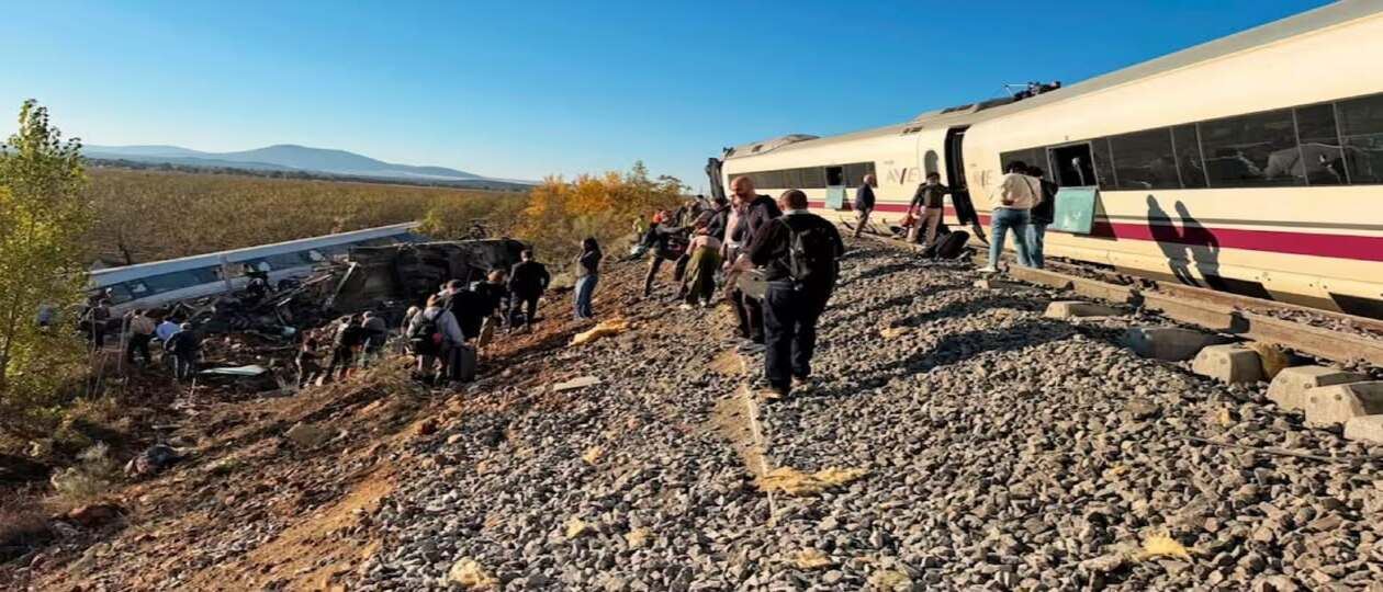 İspaniyada ağır qəza: 46 ölü, 150 yaralı var İspaniyada ağır qəza: 46 ölü, 150 yaralı var