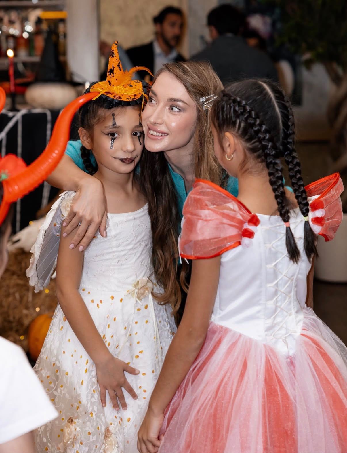 Alyona Əliyeva uşaqlar üçün təşkil olunmuş "Halloween" şənliyindən paylaşım edib Alyona Əliyeva uşaqlar üçün təşkil olunmuş "Halloween" şənliyindən paylaşım edib