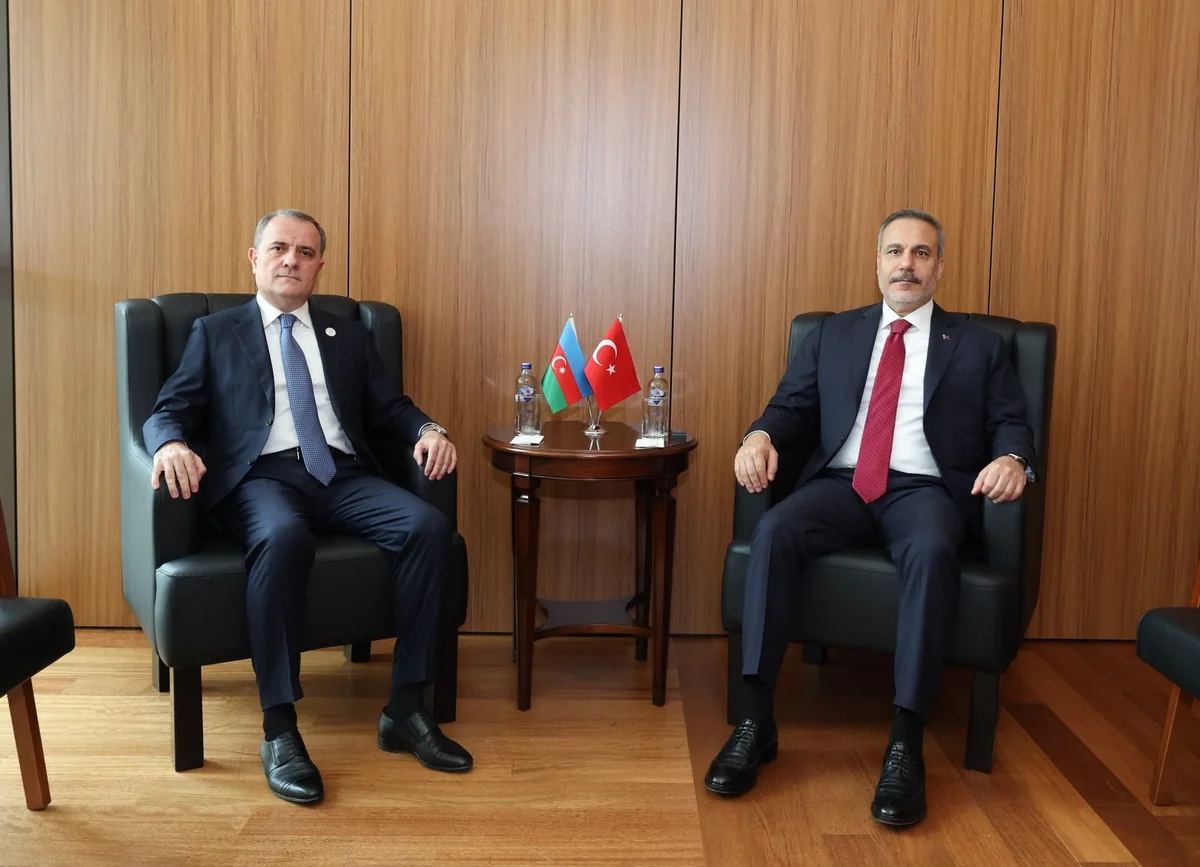 Azərbaycan və Türkiyə XİN rəhbərləri görüşdü Azərbaycan və Türkiyə XİN rəhbərləri görüşdü