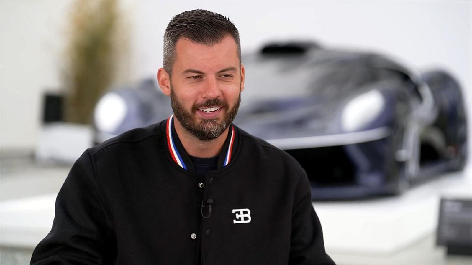 3 milyon avroluq “Bugatti”si oğurlandı, özü “Porsche” ilə oğrunun arxasınca düşdü 3 milyon avroluq “Bugatti”si oğurlandı, özü “Porsche” ilə oğrunun arxasınca düşdü