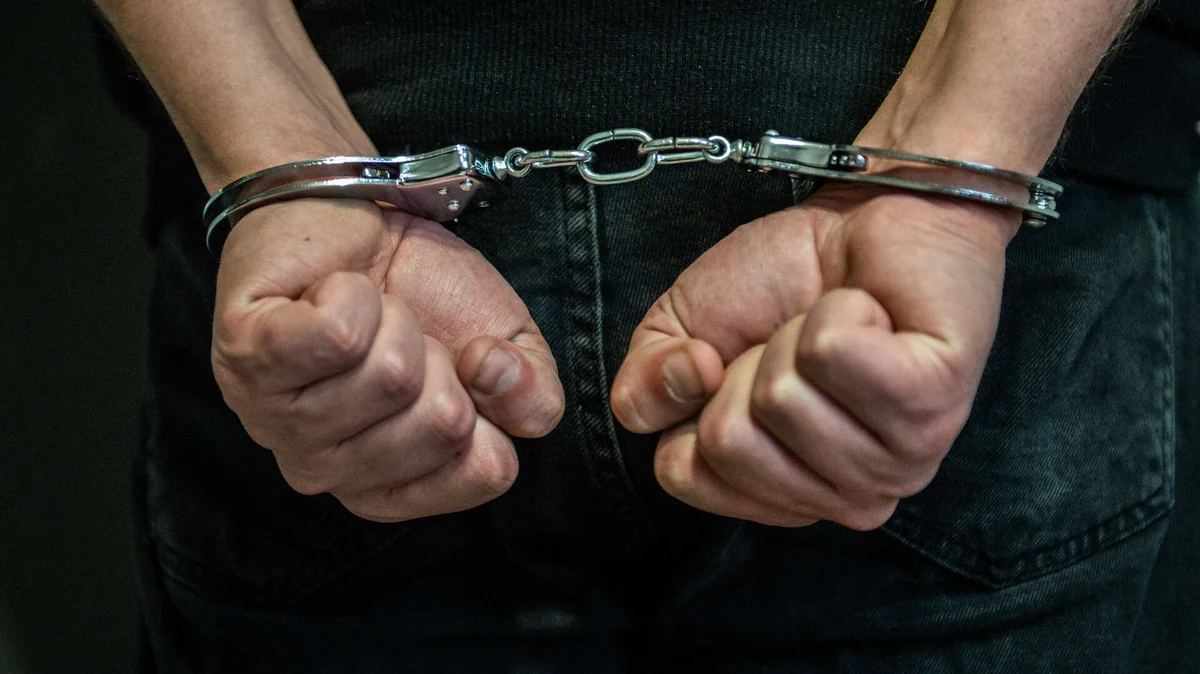Ermənistanda korrupsiyada şübhəli bilinən 10 nəfər saxlanılıb Ermənistanda korrupsiyada şübhəli bilinən 10 nəfər saxlanılıb