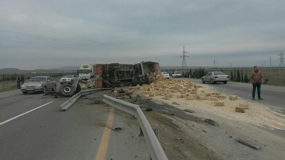 Bakı-Qazax yolunda dəhşətli qəza - 8 min ziyan dəydi+Fotolar Bakı-Qazax yolunda dəhşətli qəza - 8 min ziyan dəydi+Fotolar