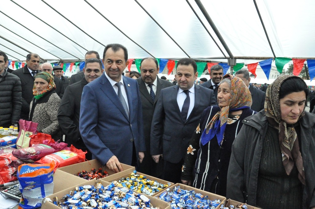 İcra başçısı bayram yarmarkasında - Foto