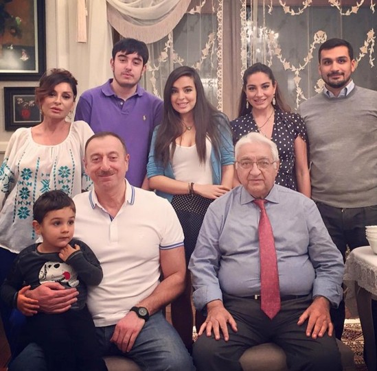 Arzu Əliyeva oğluna ad günü edir - FOTOLAR