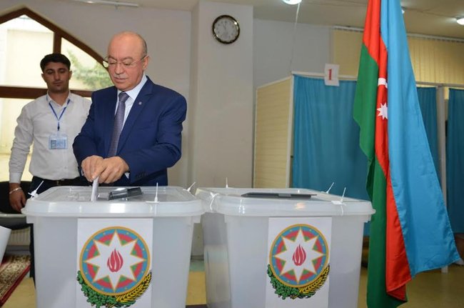 Kəmaləddin Heydərov səs verdi – FOTO
