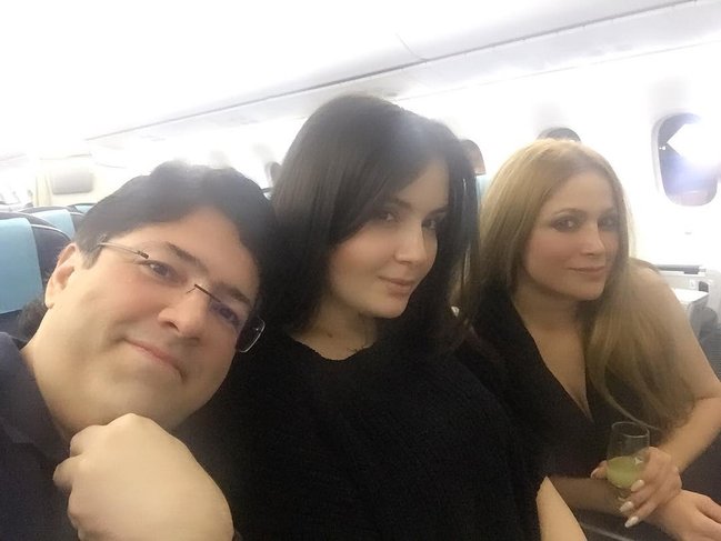 Aysel Teymurzadə özündən 16 yaş böyük həyat yoldaşı ilə TƏYYARƏDƏ - YENİ FOTO