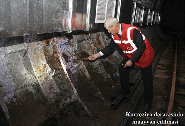 Metro tunelləri korroziyadan təmizlənir - FOTOLAR