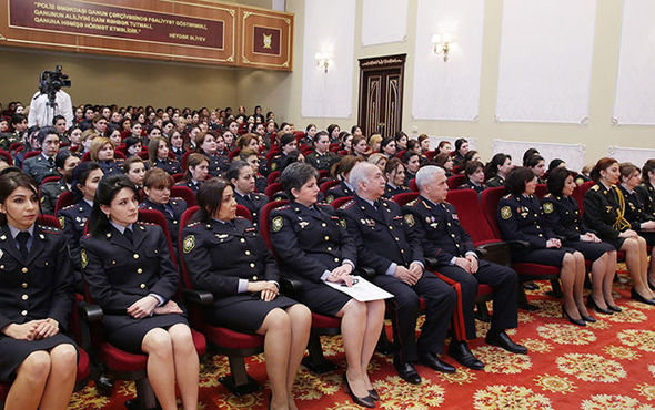 Ramil Usubov qadın polisləri belə təbrik etdi - FOTO