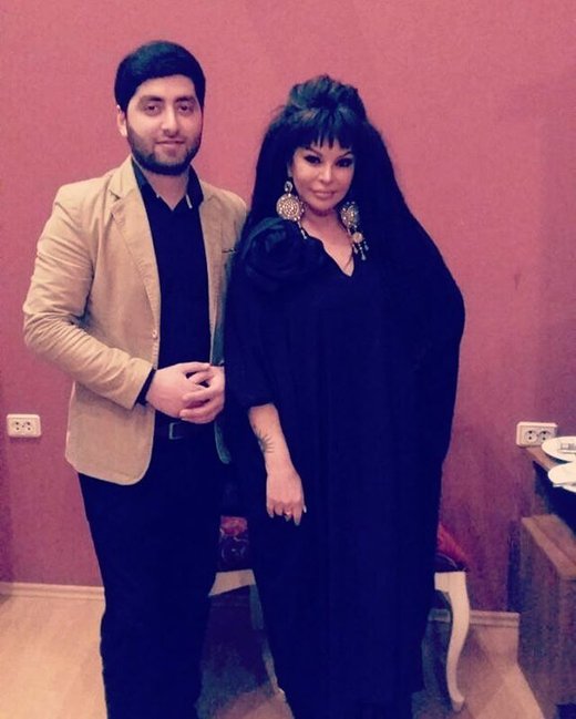 Məşhur iş adamı xalq artistini dollar yağışına tutdu - Məclisdən FOTOLAR