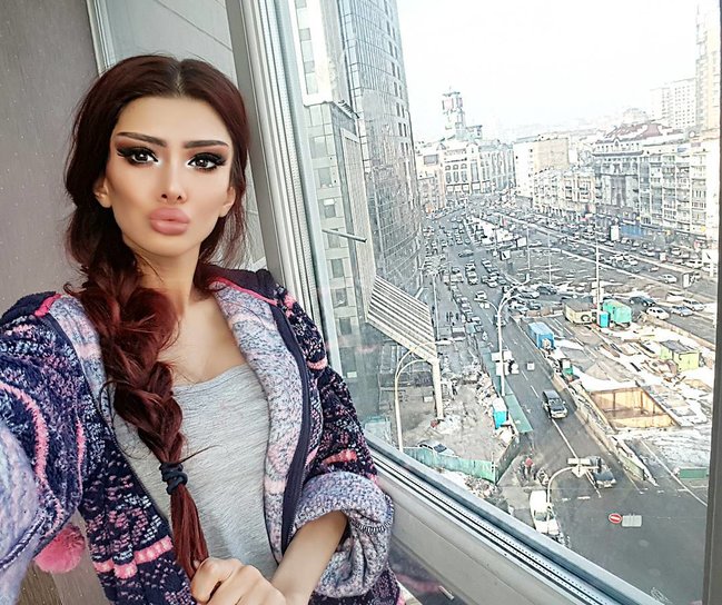 Azərbaycanlı holdinq rəhbərinin qızının cazibədar pozları OLAY OLDU - FOTOLAR