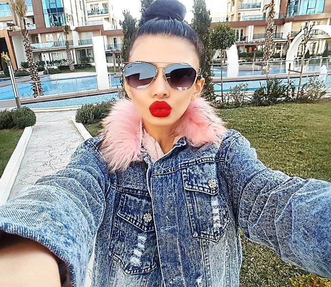 Azərbaycanlı holdinq rəhbərinin qızının cazibədar pozları OLAY OLDU - FOTOLAR