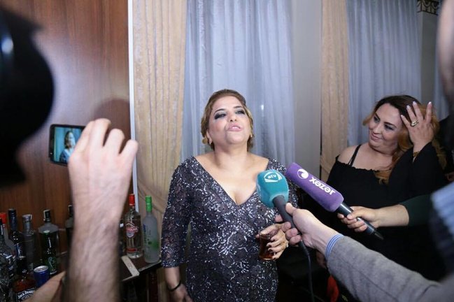 Kibariyenin özündən 20 yaş kiçik əri ona Azərbaycanda villa aldı: 