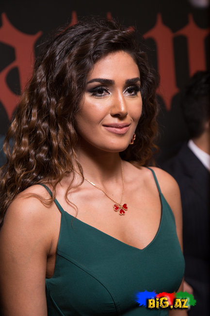 Seksual ayaqları ilə gecəyə damğa vuran Azərbaycan AKTRİSALARI - FOTO
