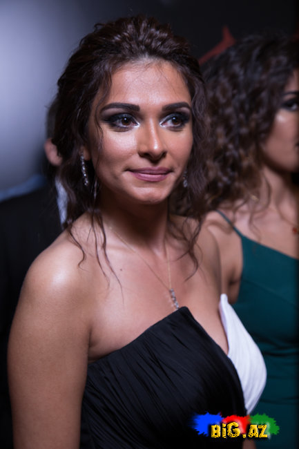Seksual ayaqları ilə gecəyə damğa vuran Azərbaycan AKTRİSALARI - FOTO