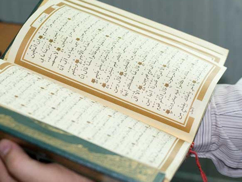 Əgər adam Quran oxumağı bacarmırsa, evdə Quran saxlaması günah sayılırmı?
