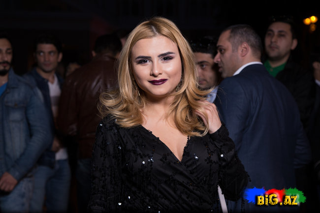 Seksual ayaqları ilə gecəyə damğa vuran Azərbaycan AKTRİSALARI - FOTO