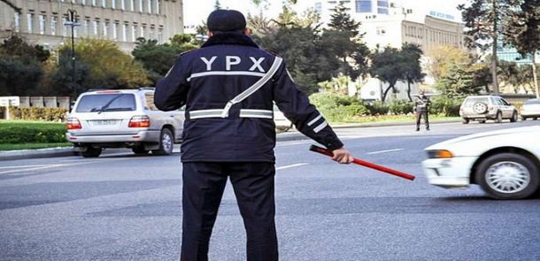 Bakıda yol polisini döydülər