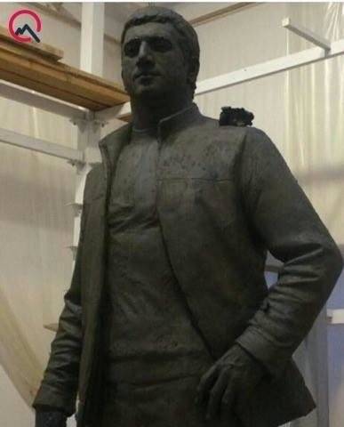 Bu da Lənkəranskinin büstü və məzarüstü abidəsi - FOTO