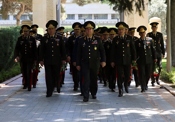 Generallar Fəxri Xiyabanda - Foto