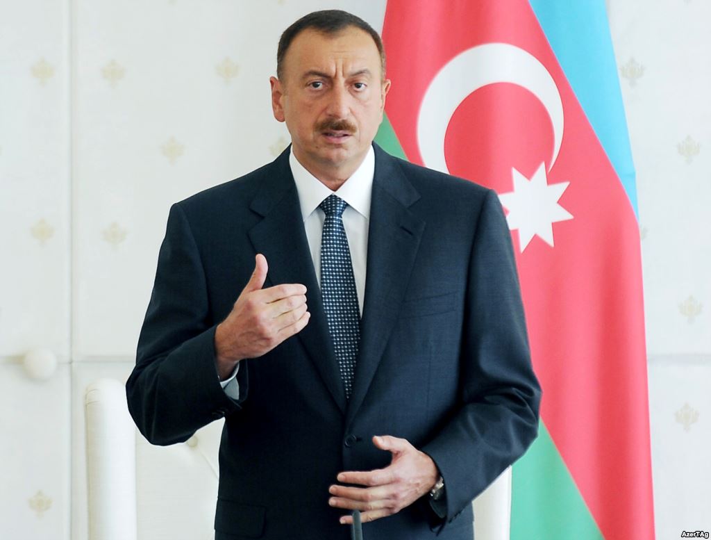 Prezident İlham Əliyev iki sərgidə iştirak etdi