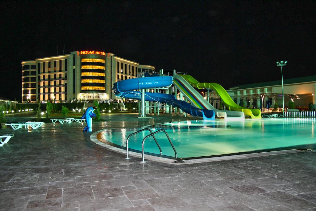 Azərbaycanda məşhur otel 12 milyona satılıb