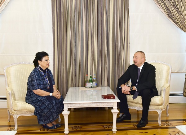 İlham Əliyev Fidan Qasımovanı təltif etdi
