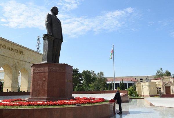 İlham Əliyev Şirvanda yeni hərbi hissənin açılışında